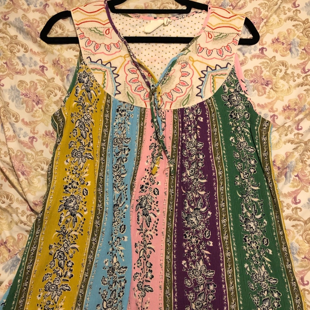 Multi-colored tank